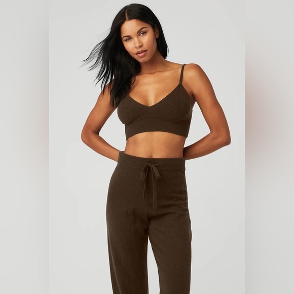 Alo Yoga Cashmere Jet Set Bra in Espresso - Picture 2 of 10